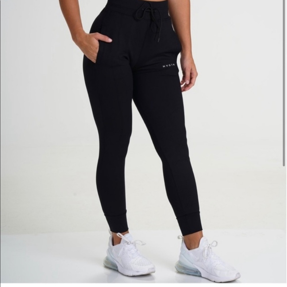 NVGTN joggers size small